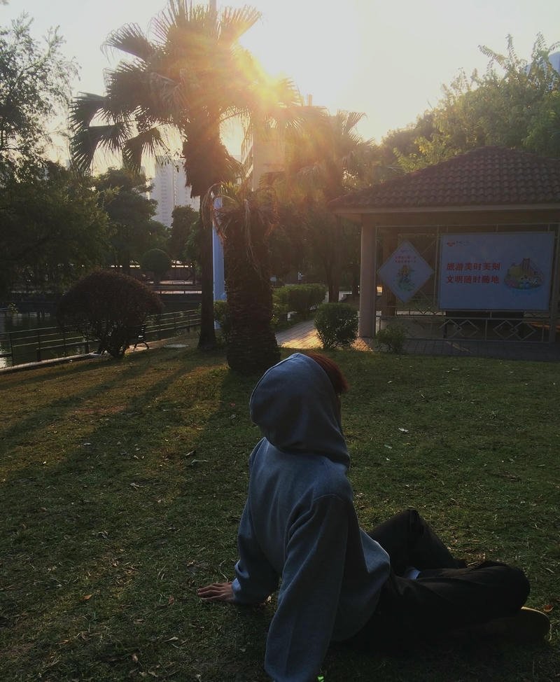 Hình trai đẹp che mặt phong cách bí ẩn cá tính