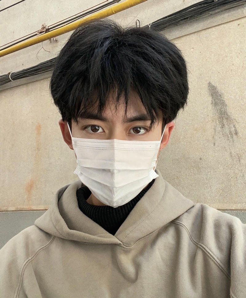 Hình trai đẹp đeo khẩu trang khuôn mặt che nửa