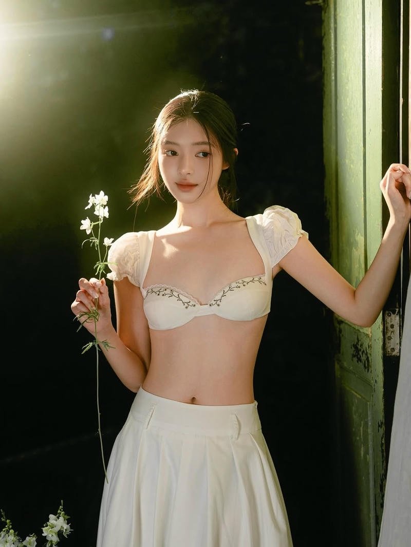 Hoa hậu Việt Nam xinh trong concept ảnh ngoài trời