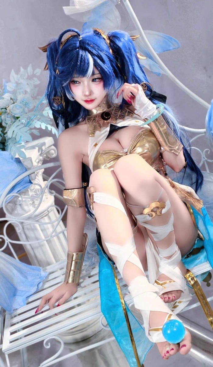 Hotgirl cosplay anime với trang phục nhân vật nổi bật