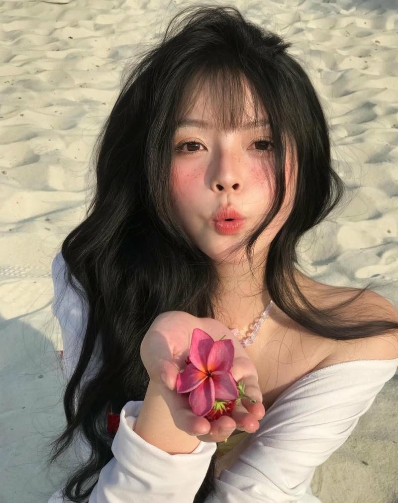 Hotgirl diện bikini chụp ảnh gợi cảm quyến rũ