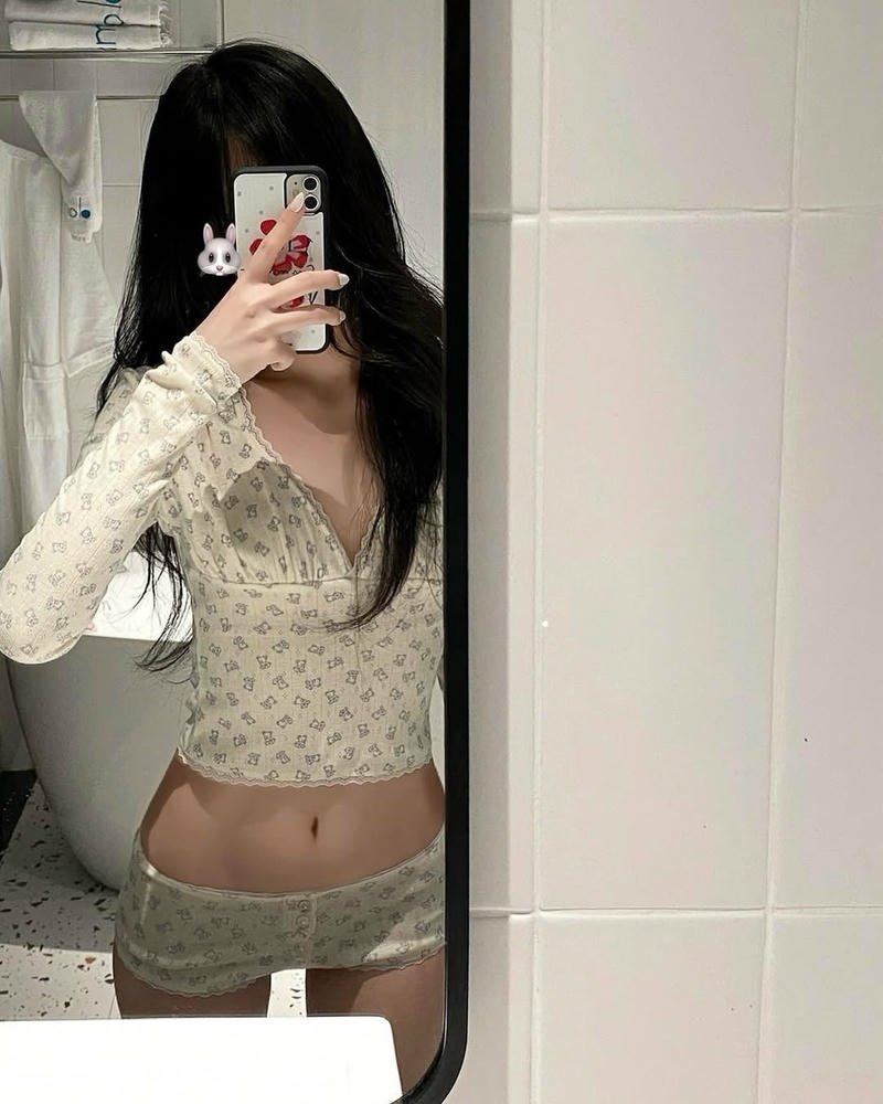 Hotgirl nổi bật với phong cách sexy cuốn hút