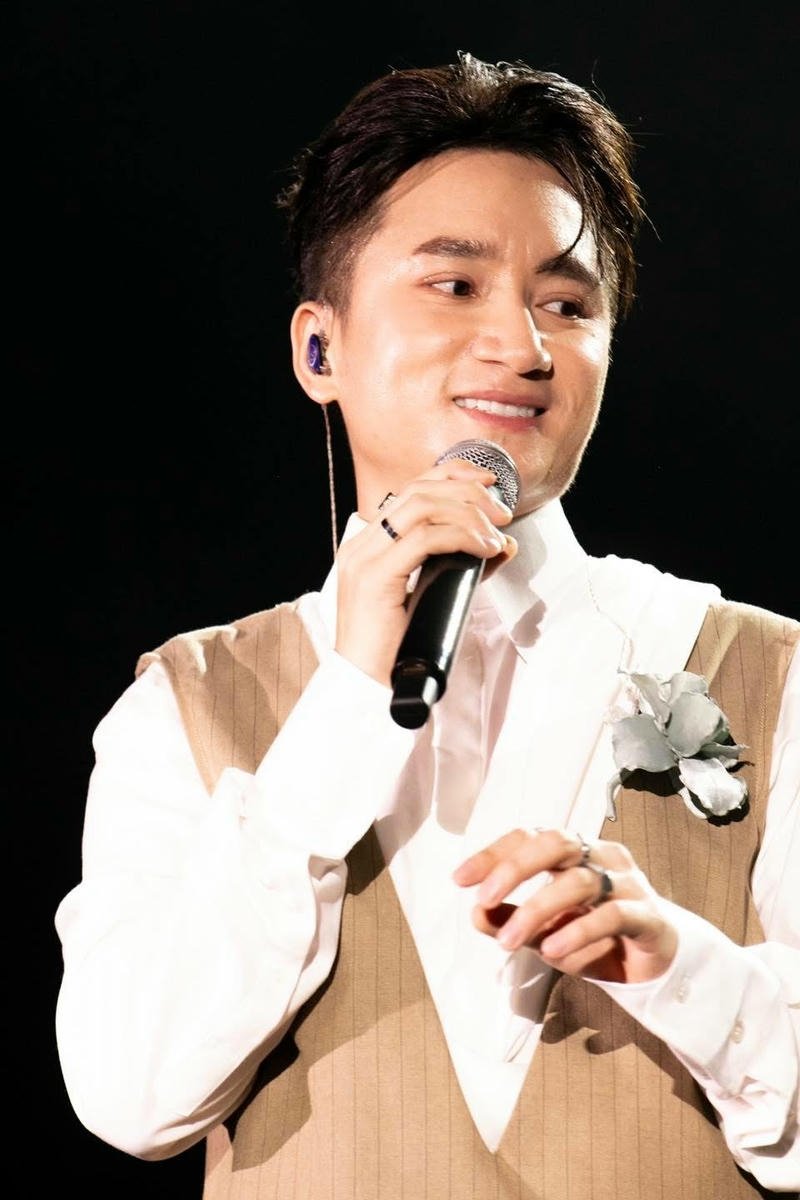 Khoảnh khắc biểu diễn của Phan Mạnh Quỳnh làm hình nền đẹp