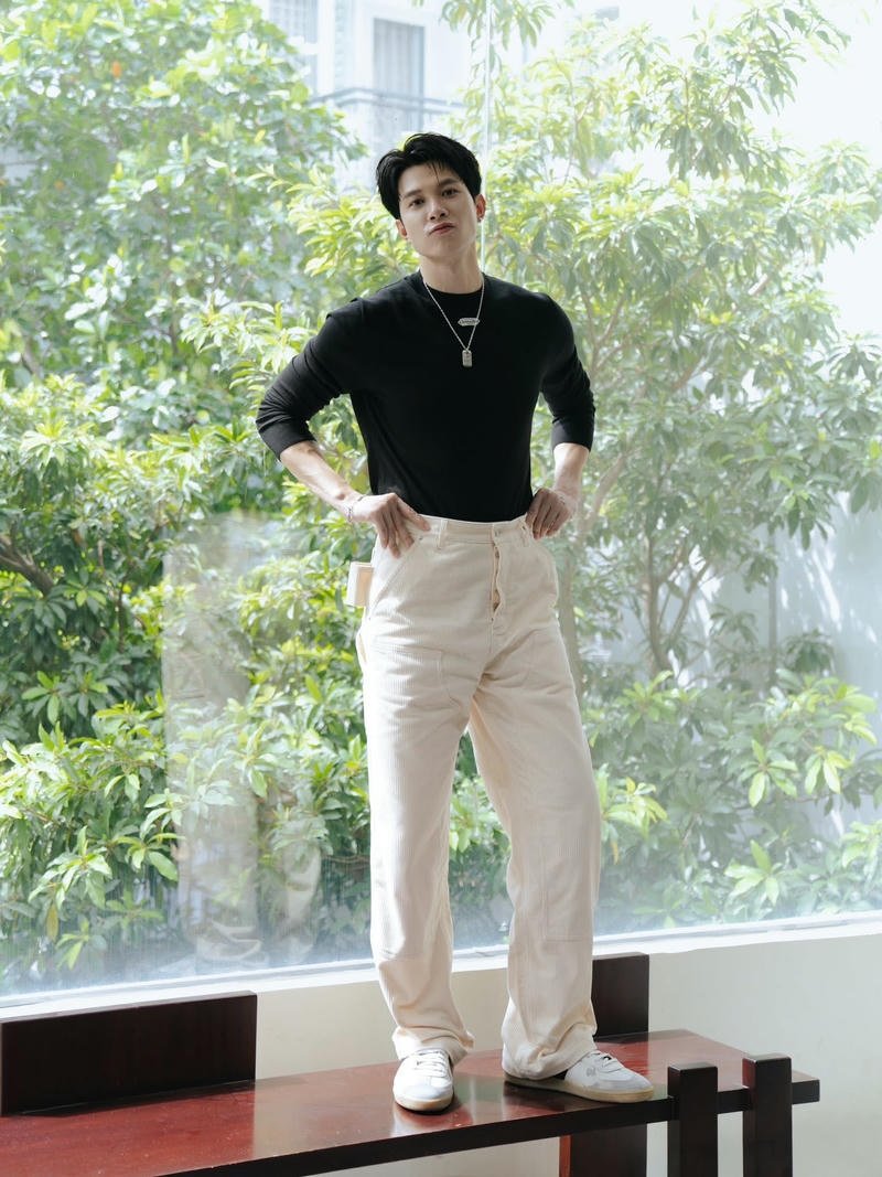 Khoảnh khắc đứng yên của Anh Tú Atus cuốn hút