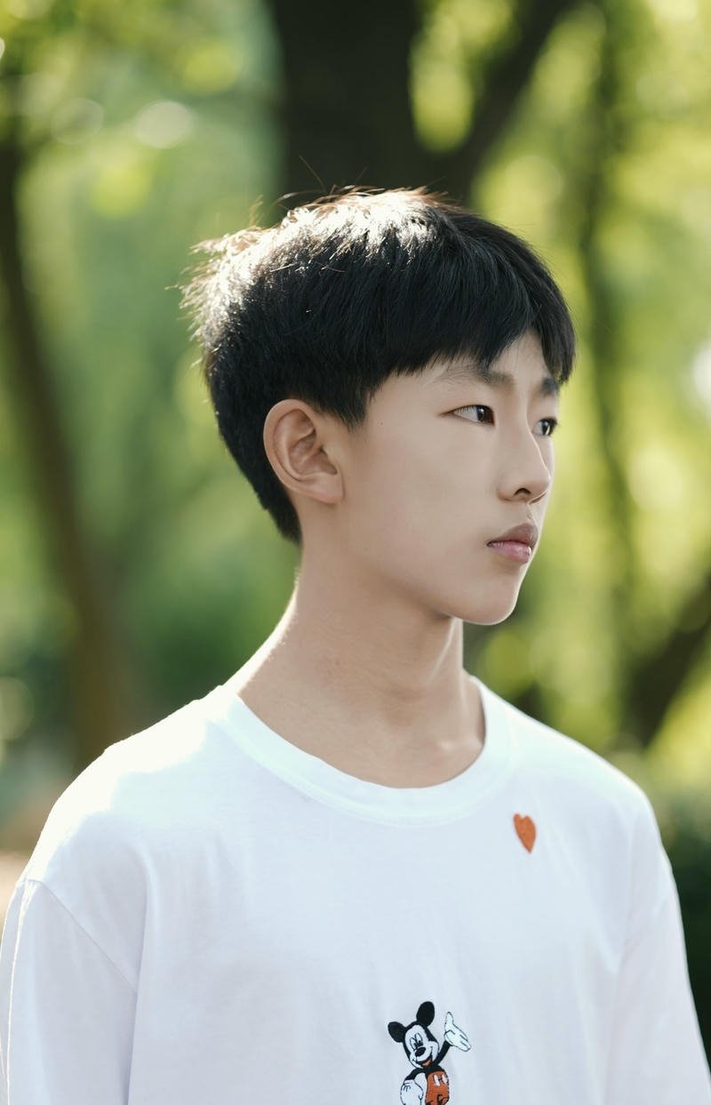 Khoảnh khắc nam sinh nhìn nghiêng cuốn hút từ ảnh trai đẹp 2k13