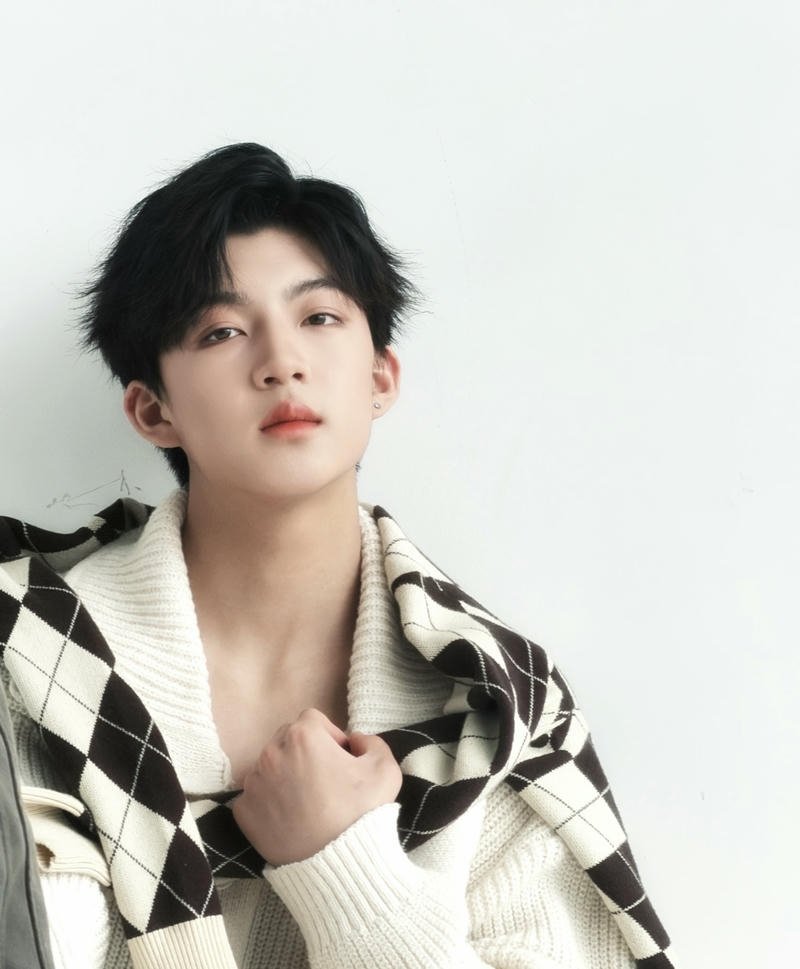 Khoảnh khắc nam sinh tạo dáng tự nhiên trong ảnh trai đẹp 2k13