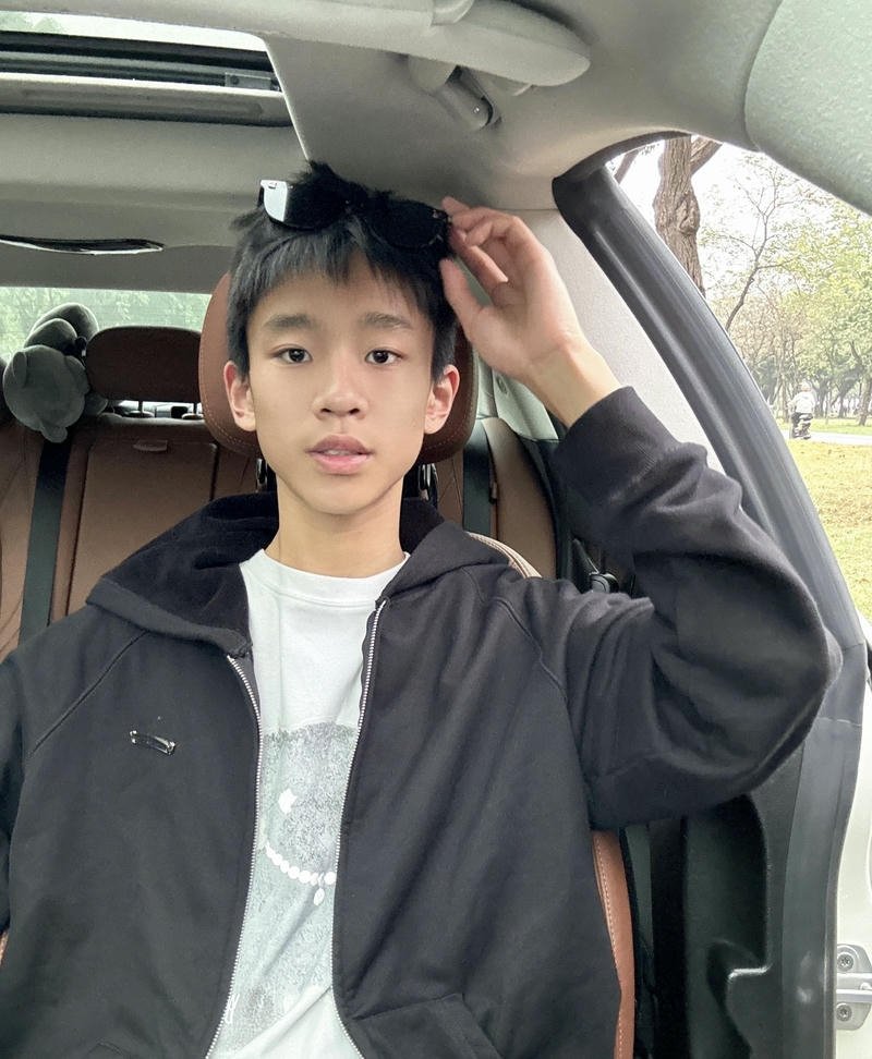 Khoảnh khắc nhẹ nhàng của nam sinh trẻ trong ảnh trai đẹp 2k13