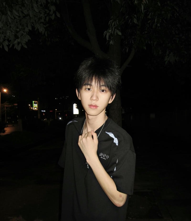 Khoảnh khắc nhìn xa của thư sinh ảnh trai đẹp 2k10 cực mê