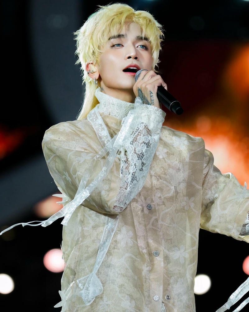 Khoảnh khắc tạo dáng độc đáo trong ảnh BB Trần