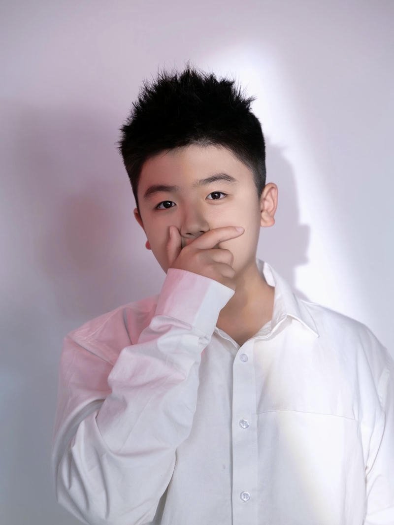 Khoảnh khắc tạo dáng tự nhiên của nam sinh ảnh trai đẹp 2k10