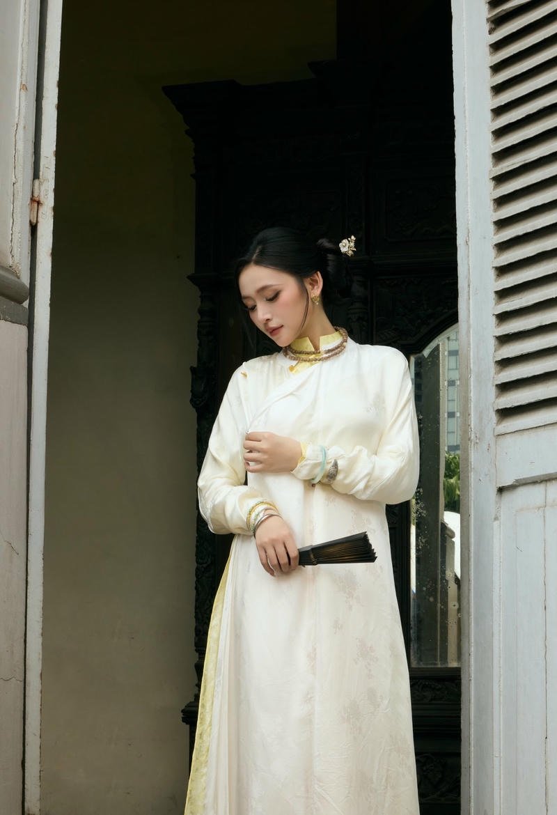 Mỹ nhân Việt Nam với gương mặt thanh thoát cuốn hút