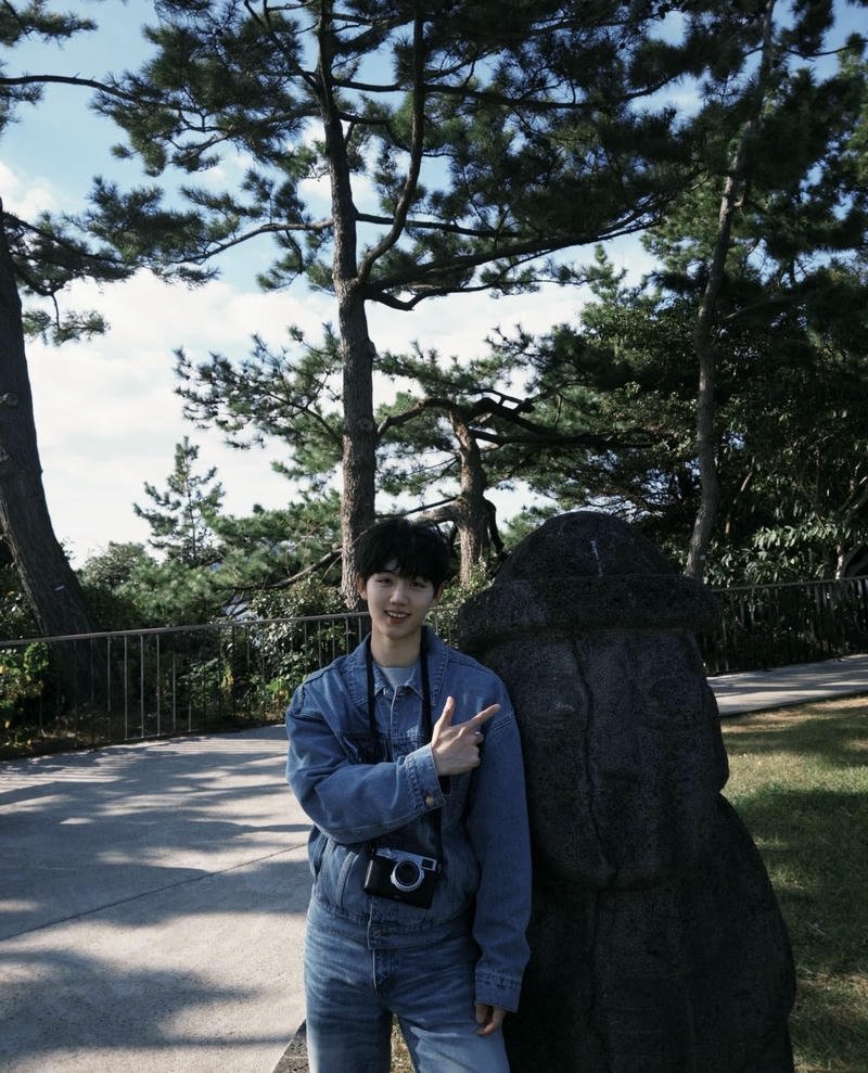 Nam nhân Douyin gương mặt điển trai phong thái trầm