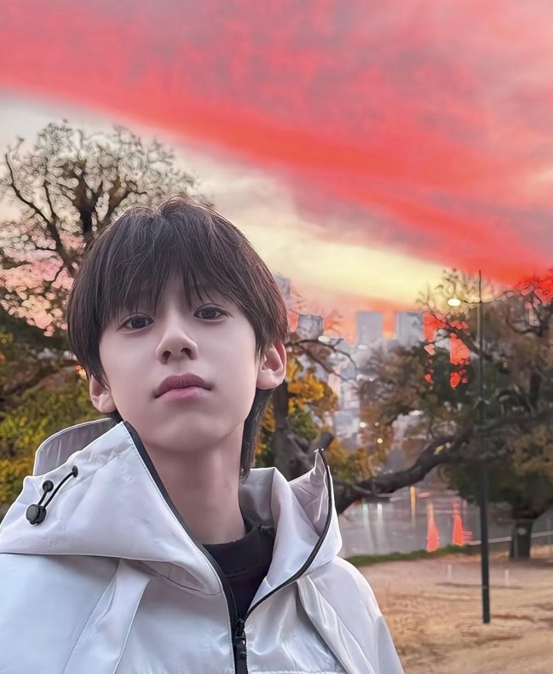 Nam sinh 13 tuổi ngẫu hứng trong ảnh trai đẹp