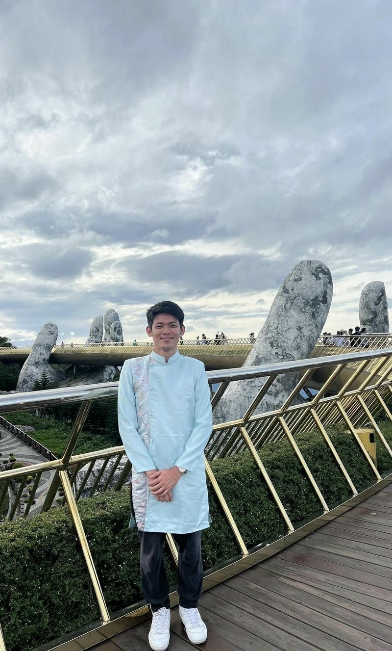 Nam sinh Việt Nam điển trai ánh mắt cuốn hút