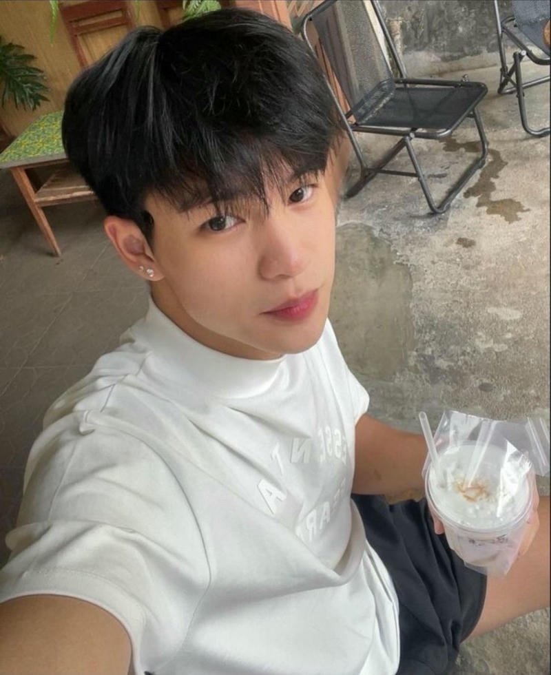 Nam sinh Việt Nam với phong thái tự nhiên