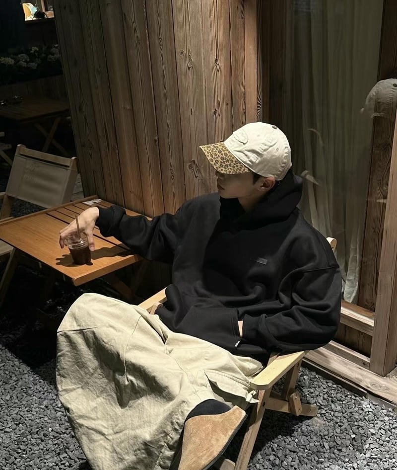 Nam sinh đội mũ lưỡi trai ảnh trai đẹp che mặt