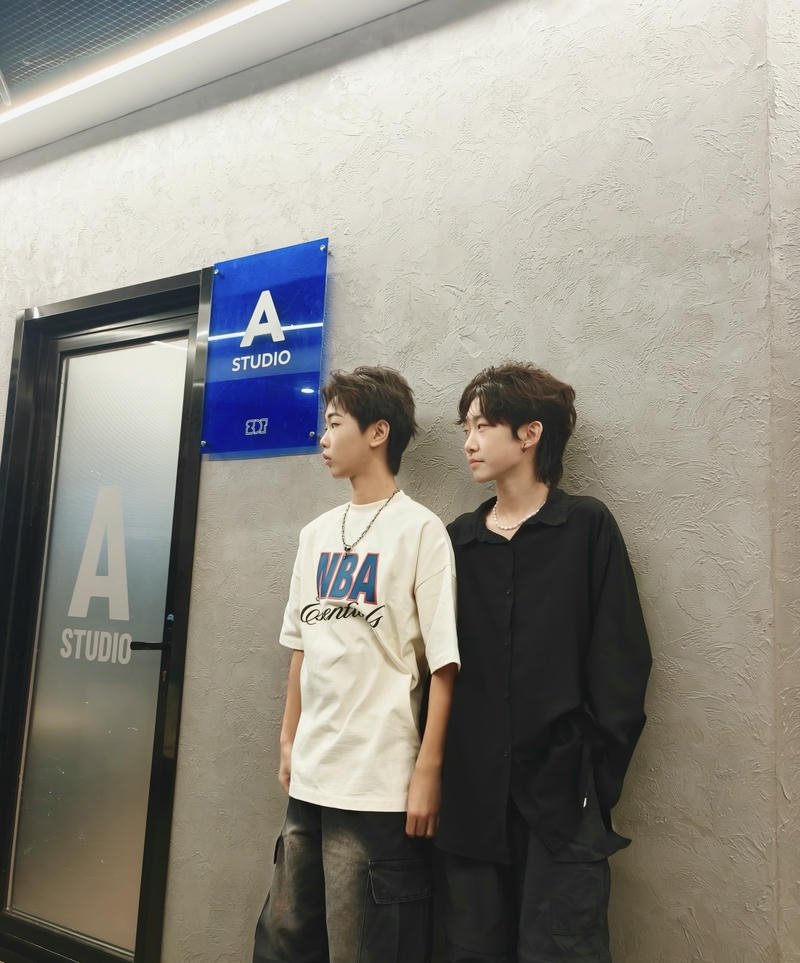 Nam sinh nhìn nghiêng trong ảnh trai đẹp 2k13