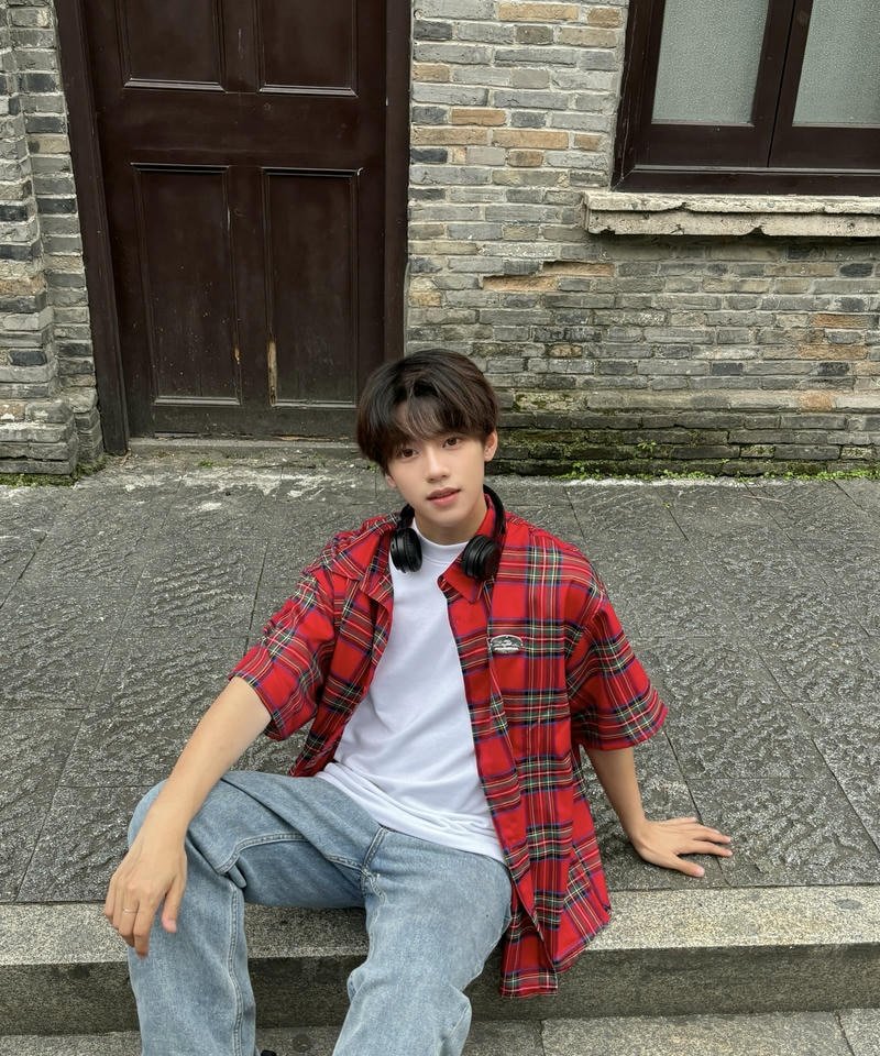 Nam sinh phong cách giản dị nhìn rất dễ thương