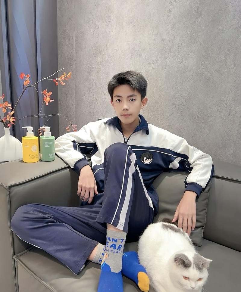 Nam sinh phong cách học đường trong bộ ảnh trai đẹp 2k11 dễ thương