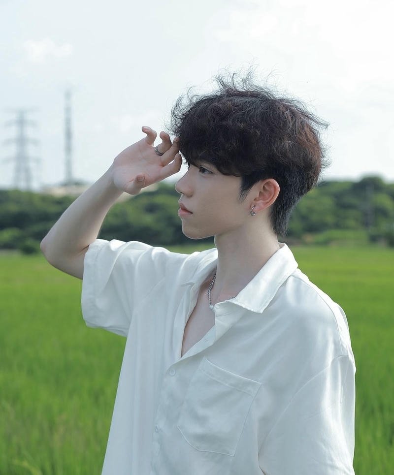 Nam sinh phong cách năng động trong ảnh trai đẹp 2k8