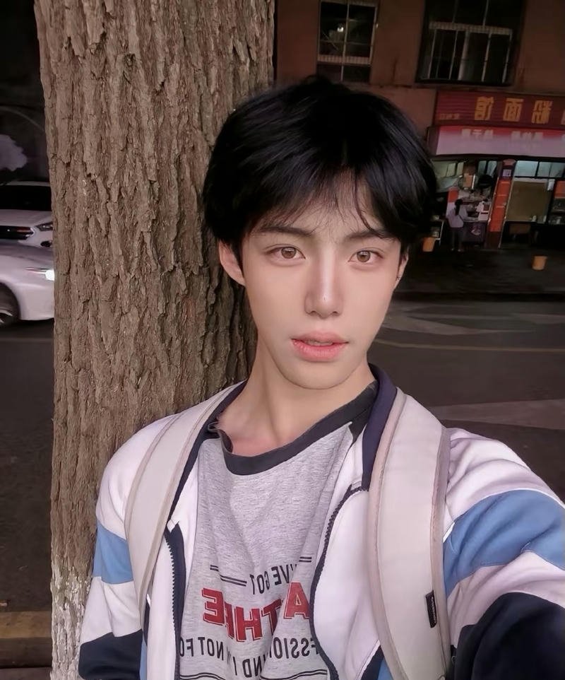 Nam sinh phong cách trẻ trong ảnh trai đẹp 2k8