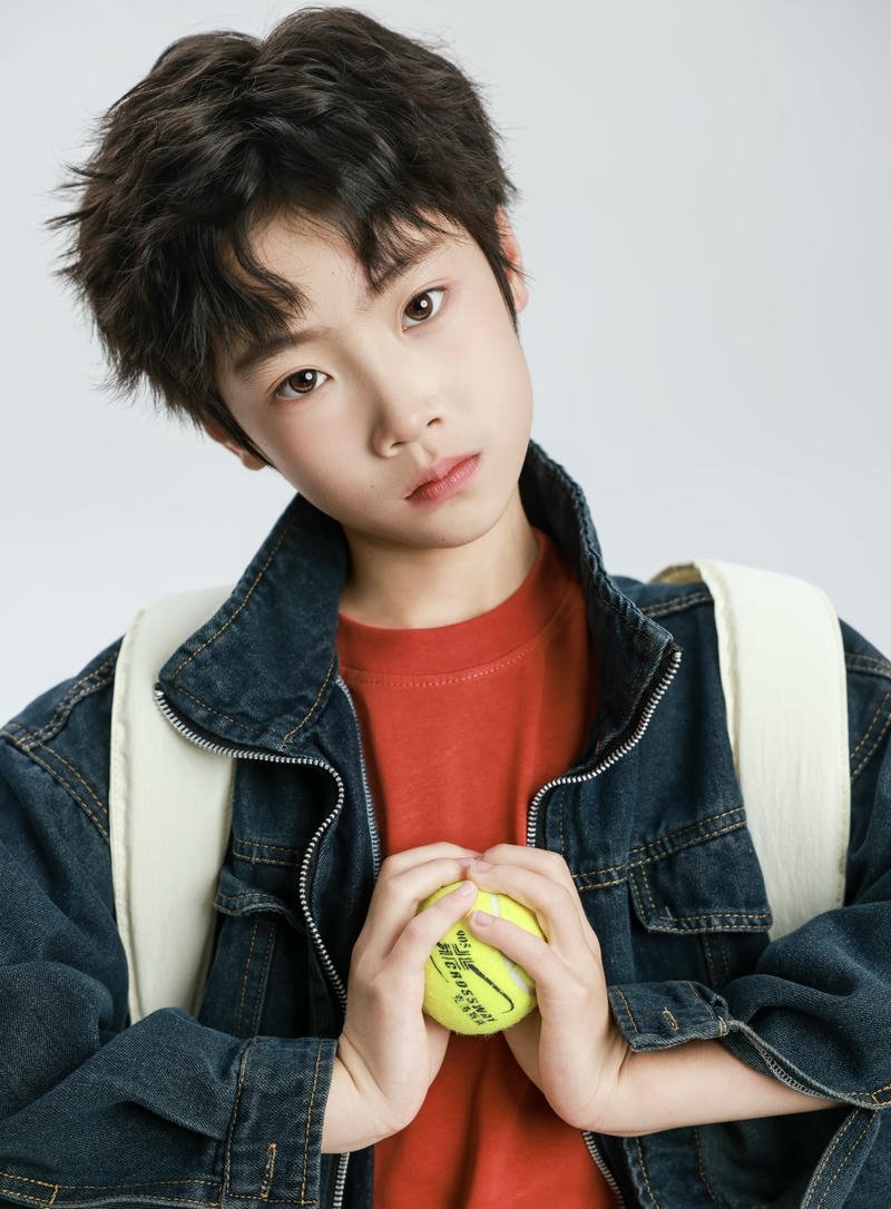 Nam sinh trai đẹp 13 tuổi chụp ngoài trời