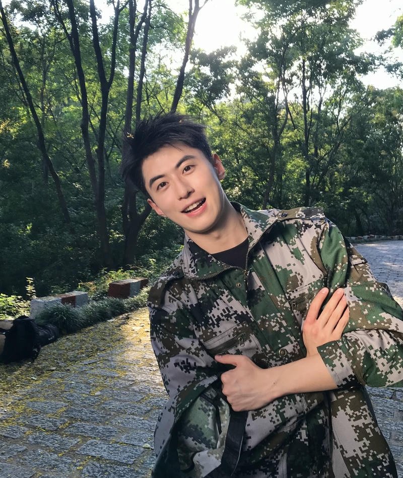 Nam sinh trẻ trung trong ảnh trai đẹp 2k7