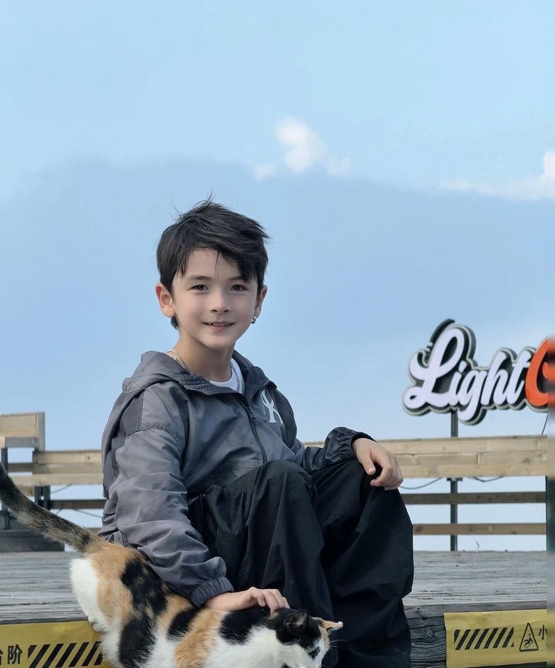 Nam sinh trong ảnh trai đẹp 13 tuổi chụp gần