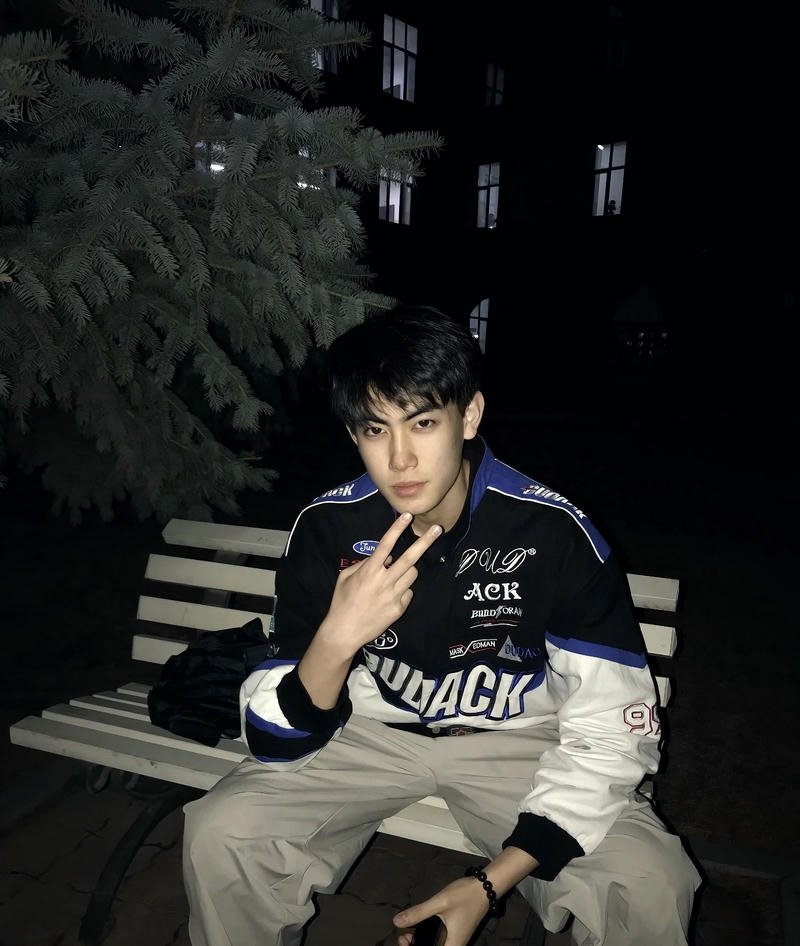 Nam sinh tuổi teen trong ảnh trai đẹp 2k7 cực mê với vẻ ngoài nổi bật