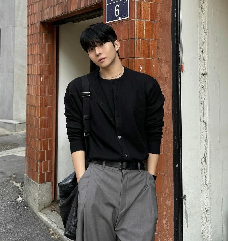 Nam thần Hàn Quốc mặc đồ đơn giản