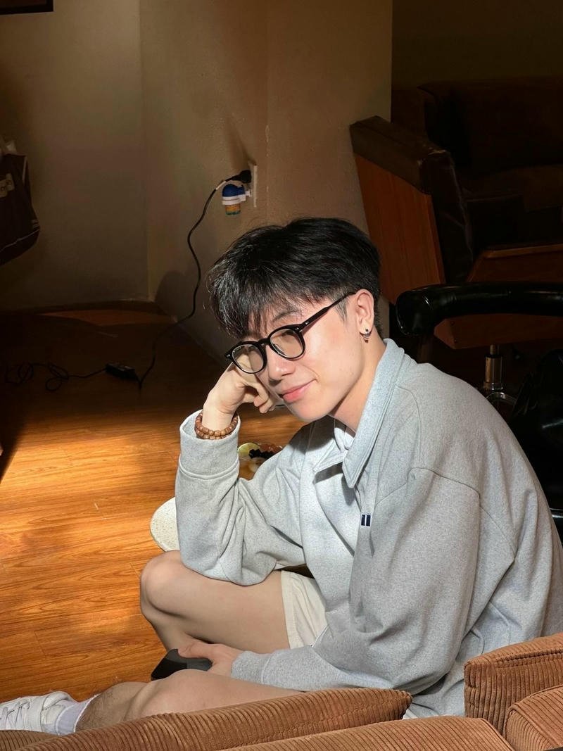 Nam thần Việt Nam với nụ cười nhẹ nhàng