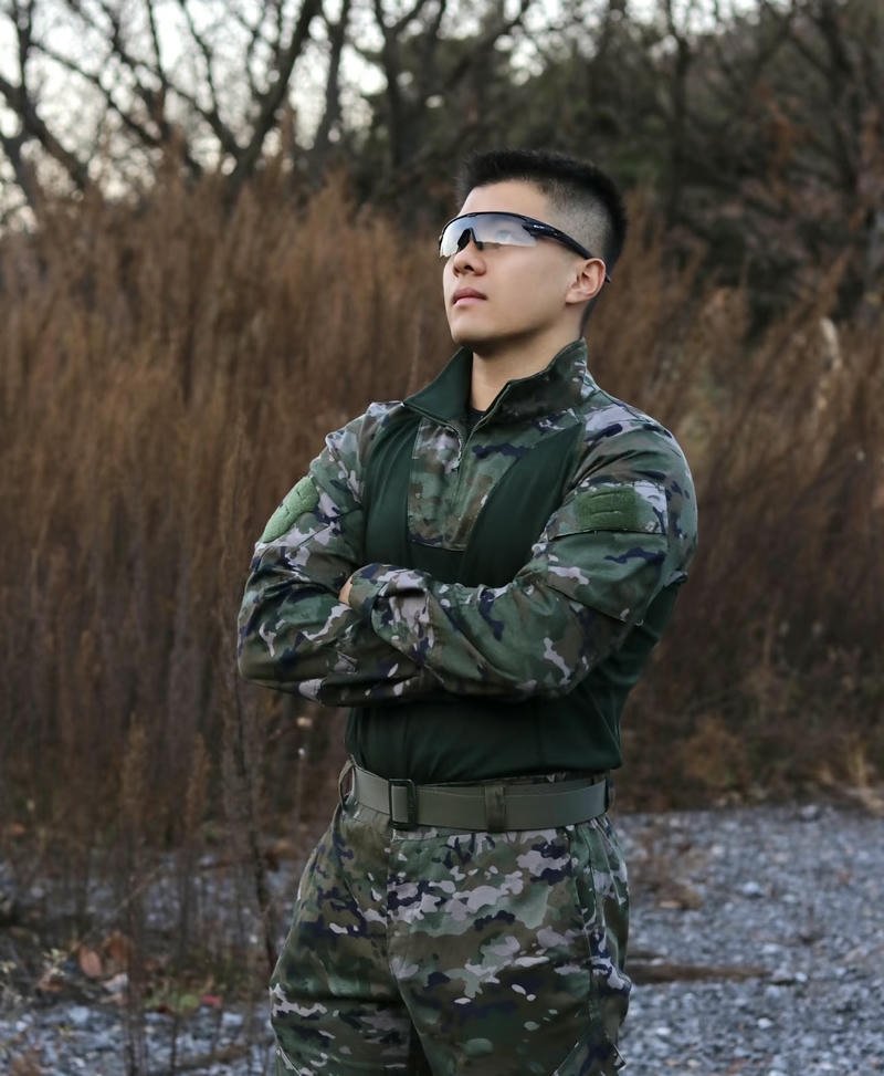 Nét điển trai của quân nhân trẻ trong buổi huấn luyện