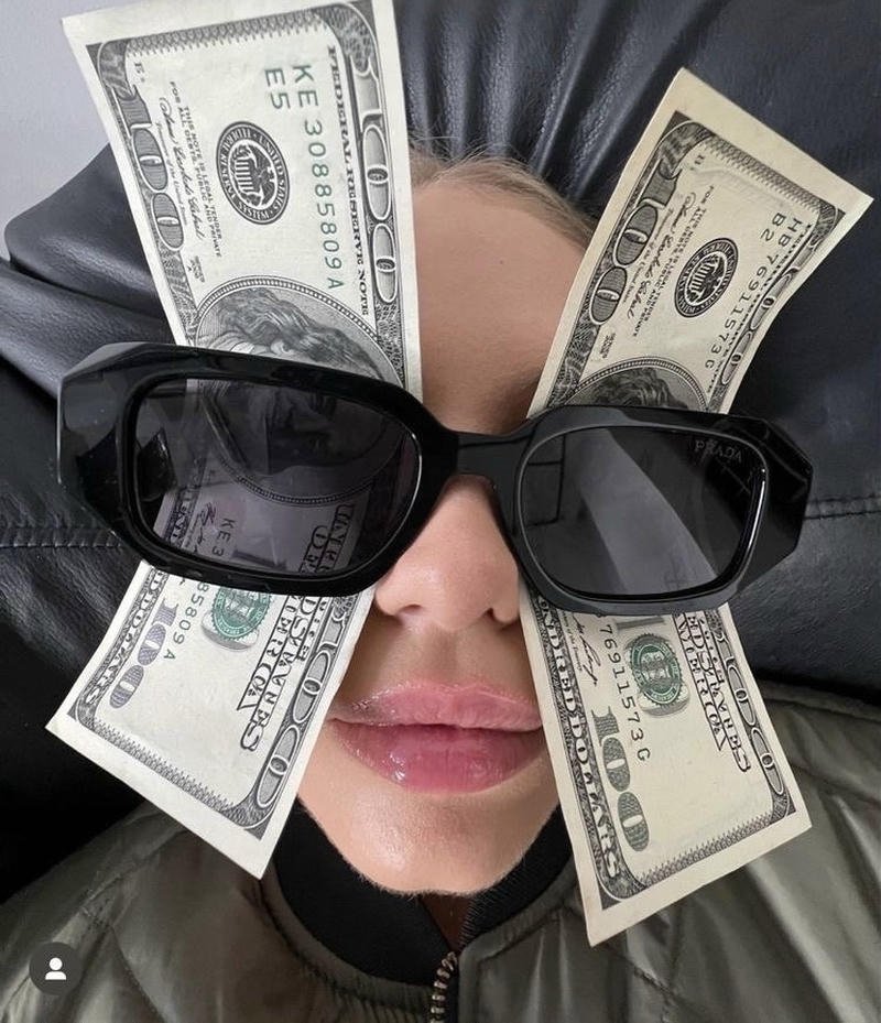 Niềm vui khi có tiền lan tỏa trong meme tiền