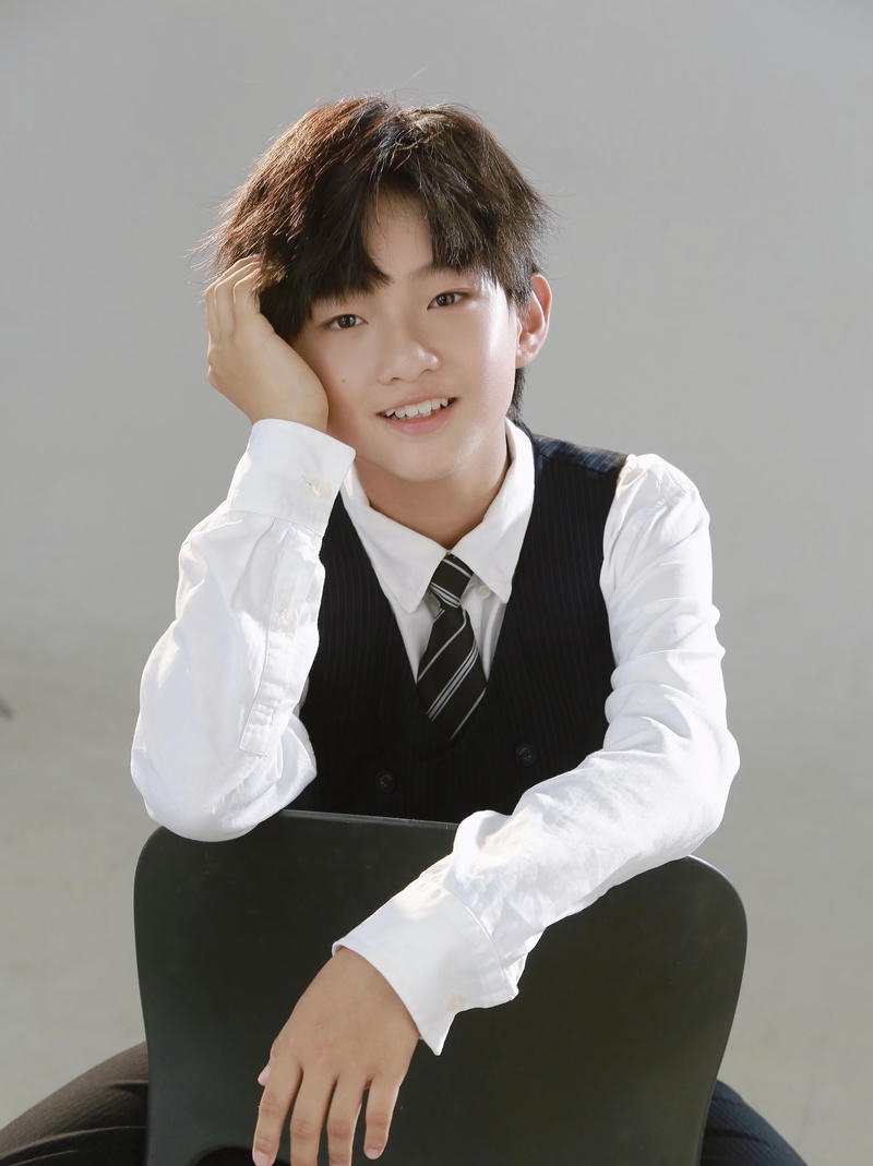 Nụ cười ngại ngùng của chàng trai tuổi học trò thế hệ 2k12