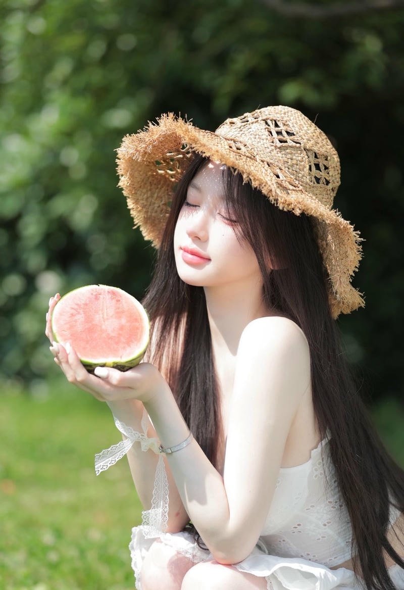 Nữ sinh bikini nóng bỏng trẻ trung hiện đại