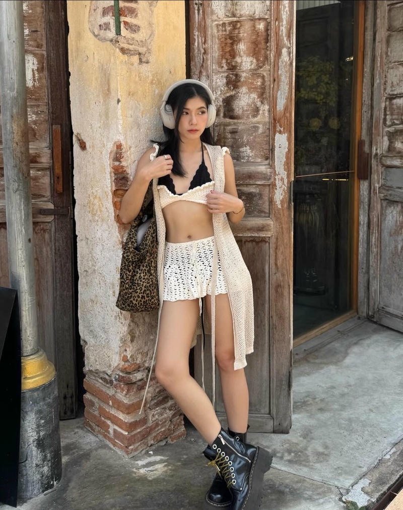 Nữ sinh nóng bỏng áo croptop mùa hè