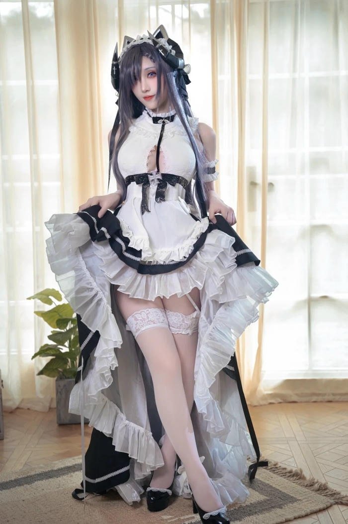 Phong cách hóa thân nhân vật đẹp cosplay hầu gái
