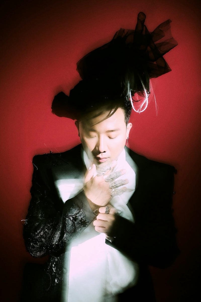 Phong cách nổi bật giữa đám đông Trấn Thành ngầu