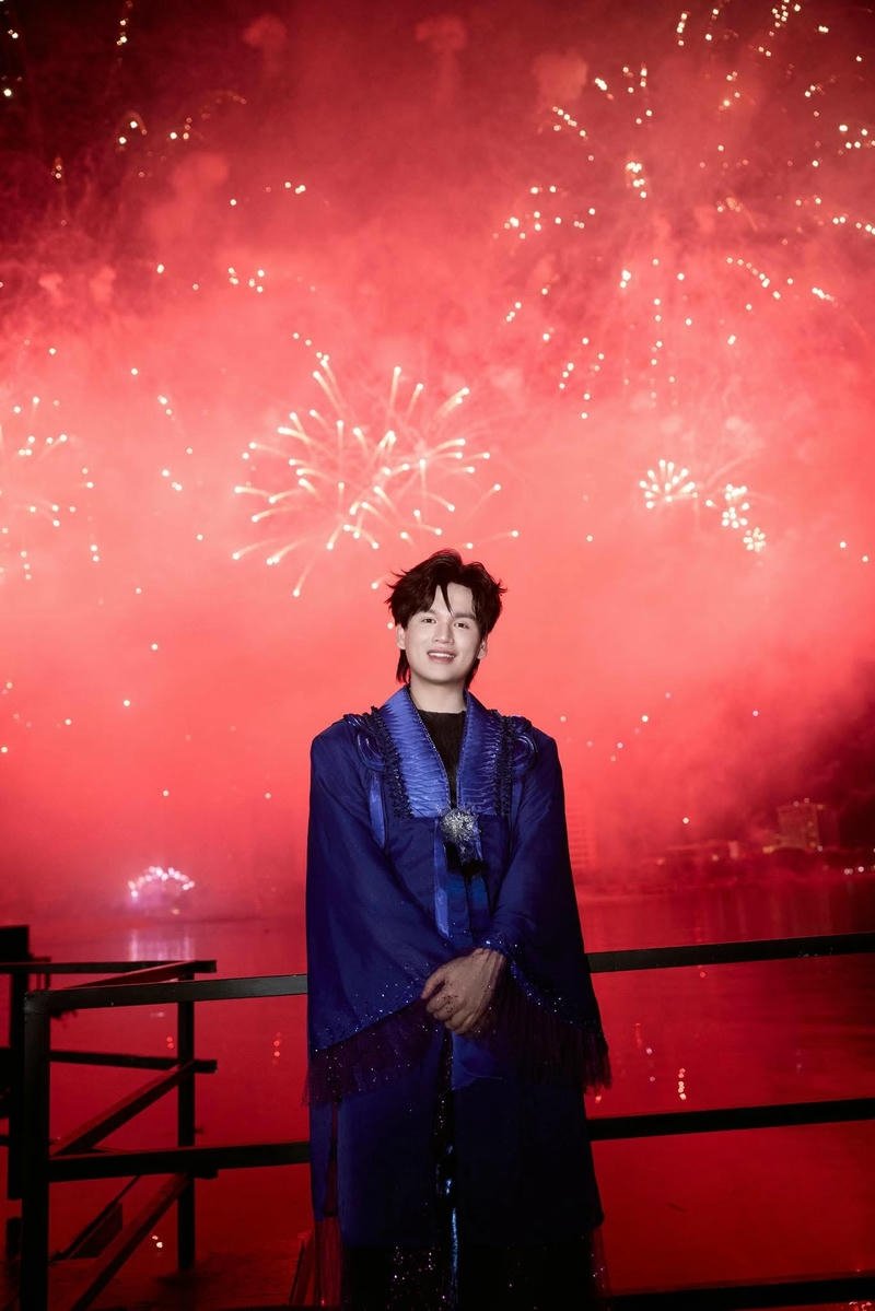 Phong cách thời trang ấn tượng hình nền Nguyễn Trần Trung Quân