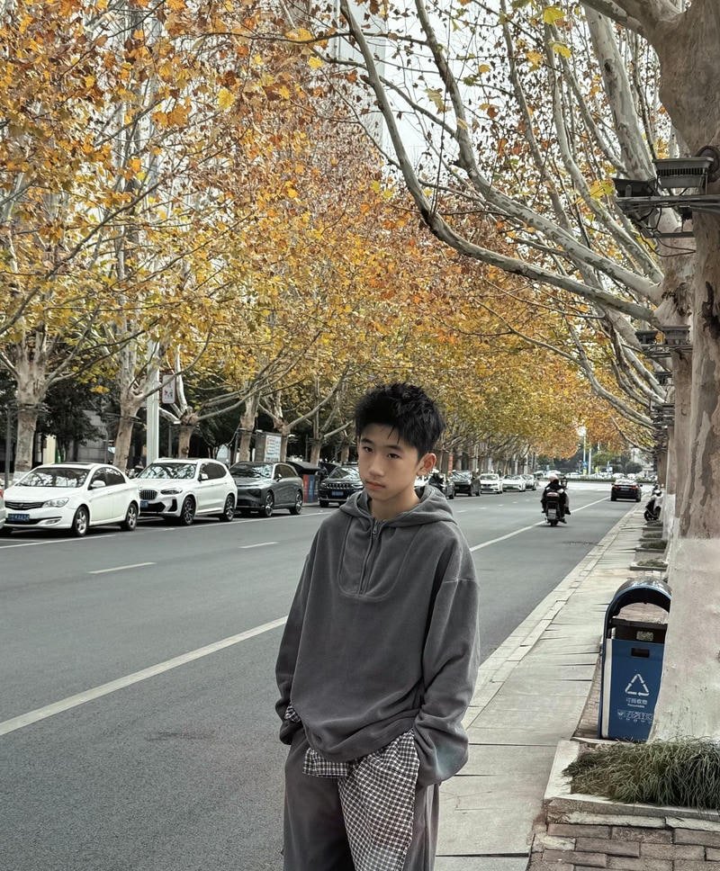 Phong cách trẻ trung của nam sinh nổi bật trong ảnh trai đẹp 2k11