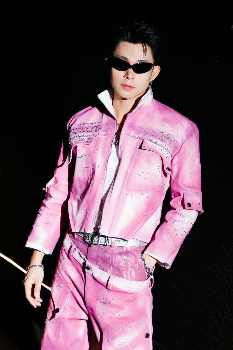 Phong thái cuốn hút hình nền Jun Phạm đẹp trai