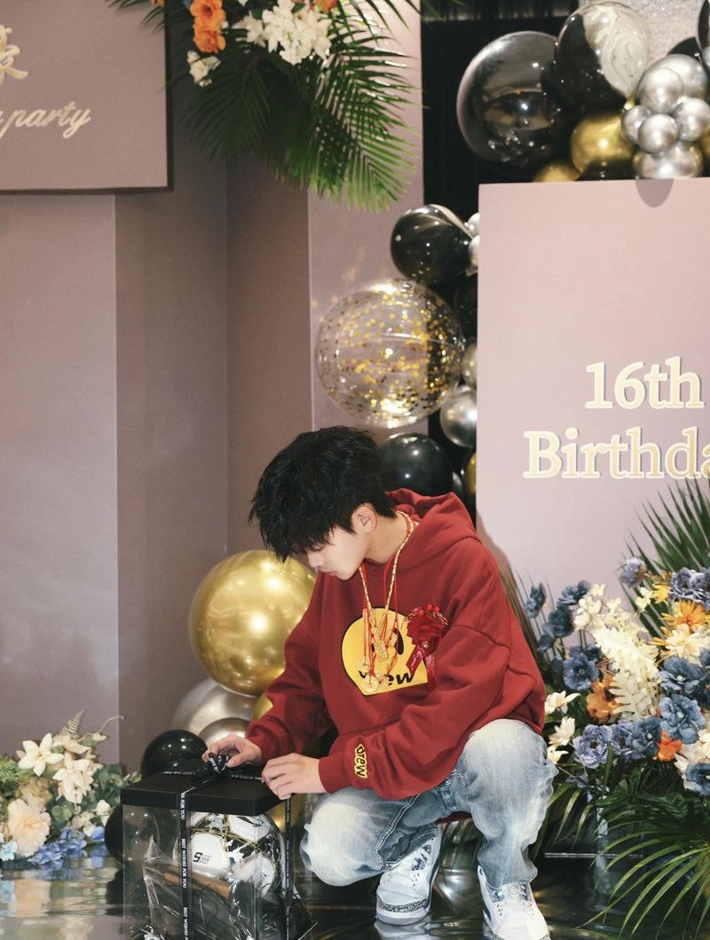 Phong thái giản dị của nam sinh đời thường ảnh trai đẹp 2k10