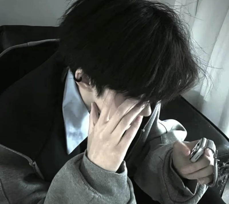 Phong thái lạnh lùng chuẩn ảnh nam đẹp che mặt ngầu