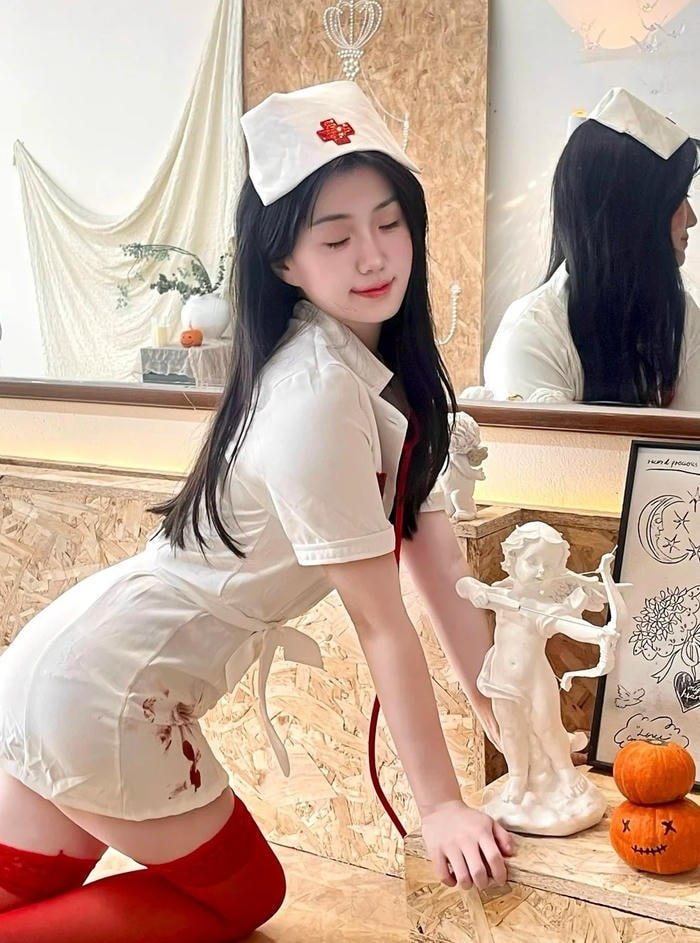 Phụ kiện mũ y tá kết hợp outfit nurse cute