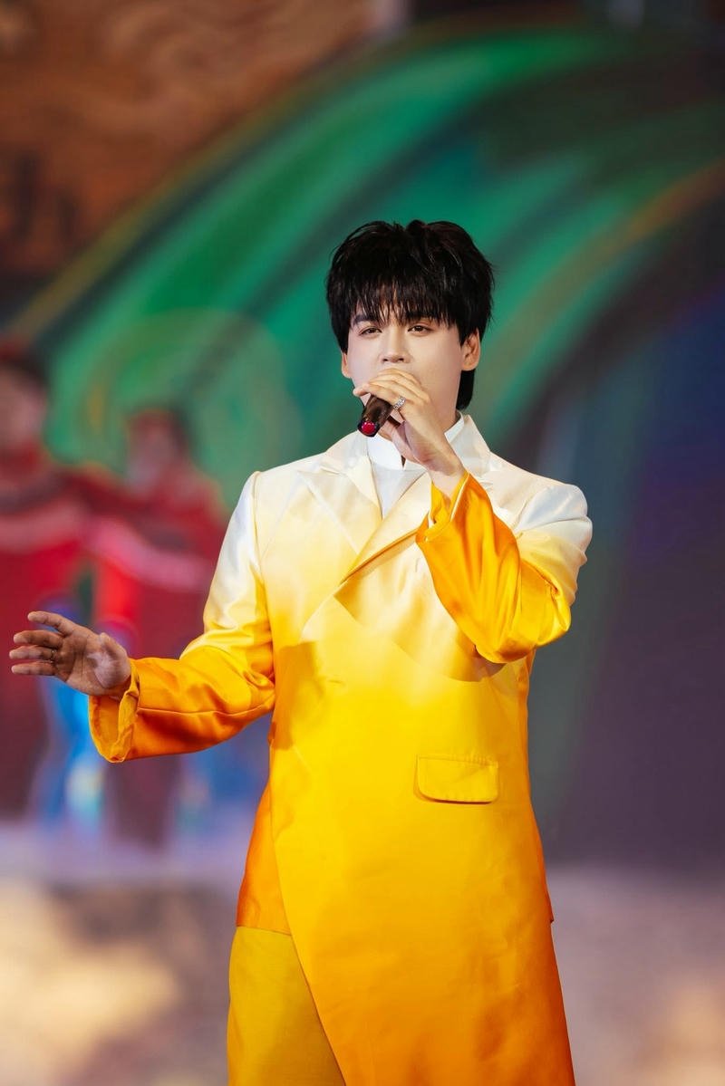 Tạo hình cổ phong đầy huyền ảo hình nền Nguyễn Trần Trung Quân