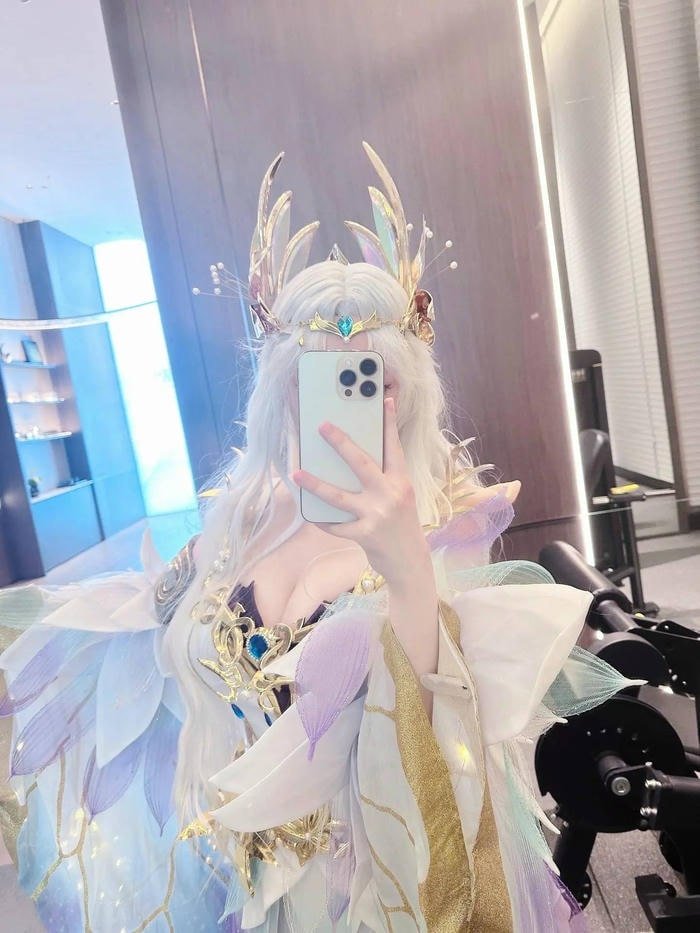Tạo hình sắc sảo gái cosplay 3D với thân hình đẹp