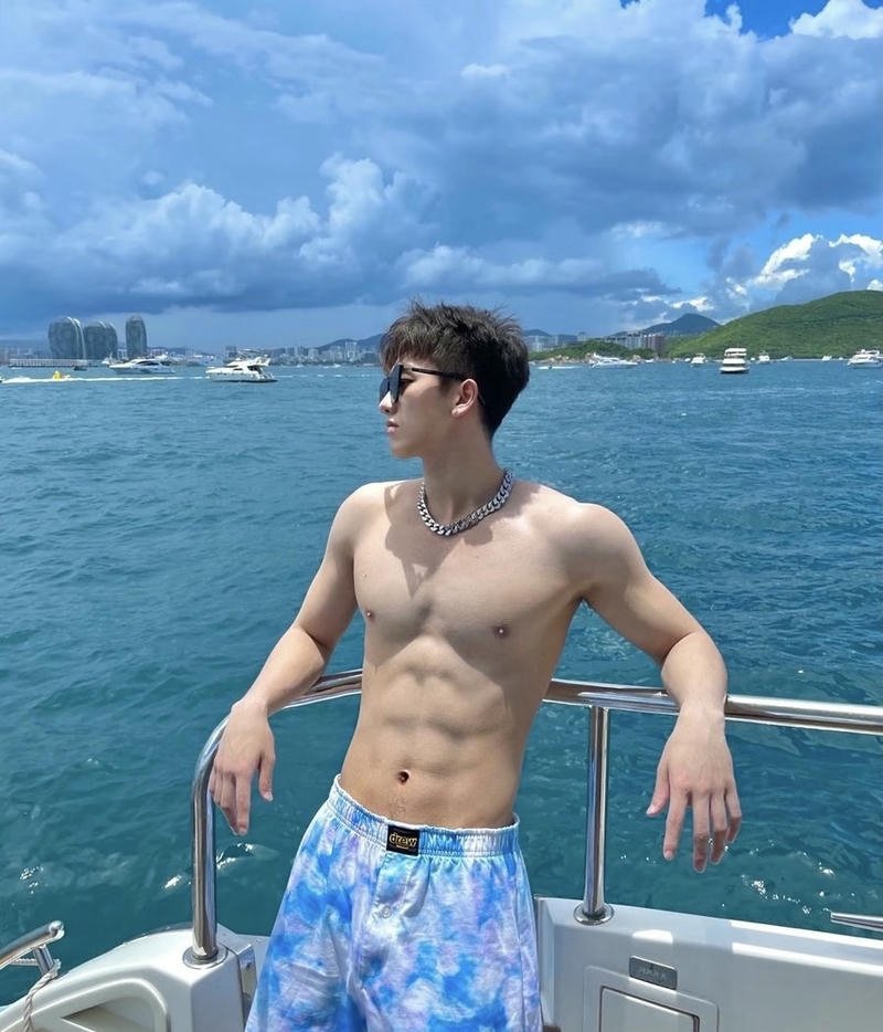 Thân hình săn chắc trong bộ sưu tập ảnh trai sáu múi