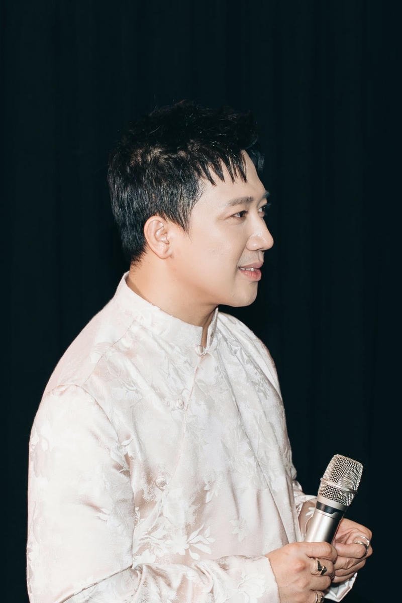 Thần thái chuyên nghiệp trước công chúng Trấn Thành