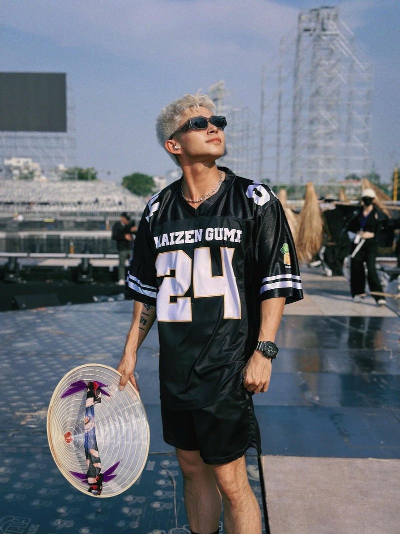 Thần thái cuốn hút hình nền Jun Phạm ngầu