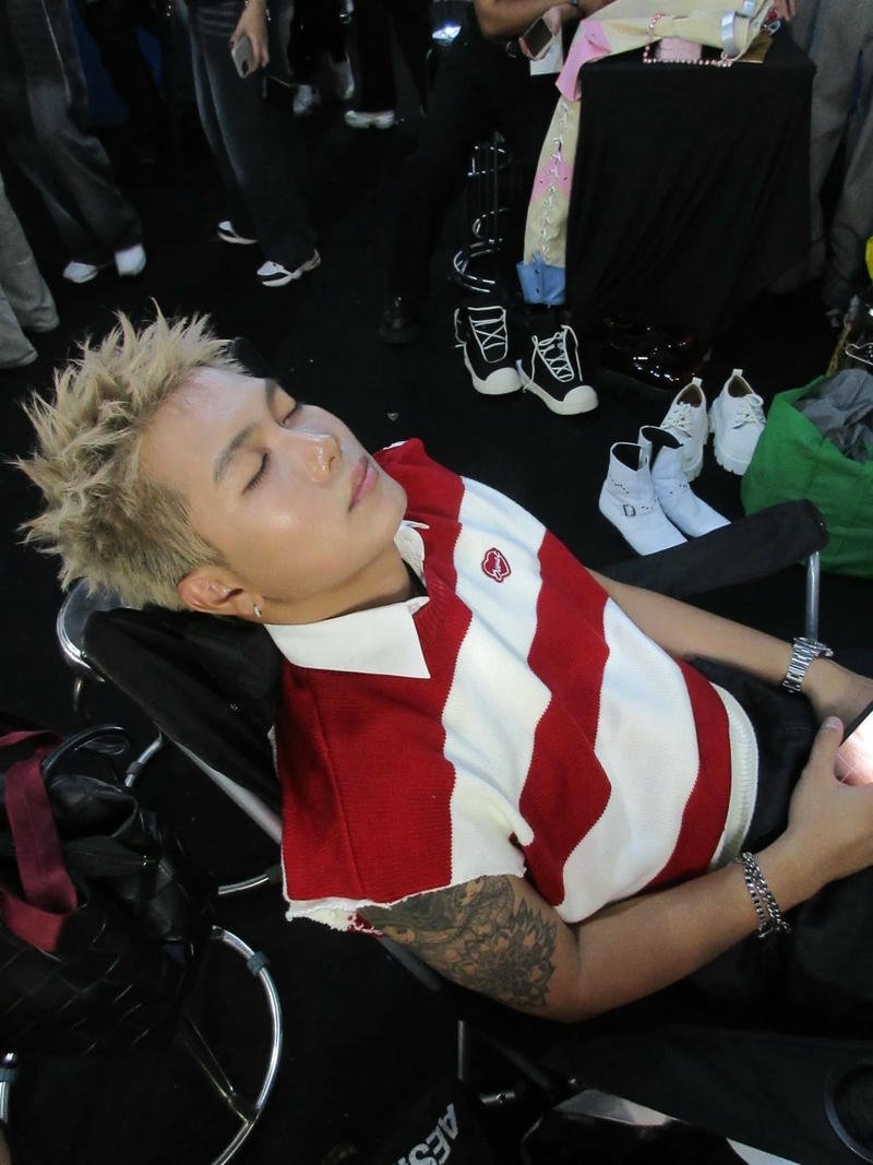 Thần thái mạnh mẽ giữa khung cảnh tối hình nền BigDaddy